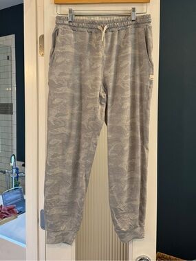 Vuori Light Gray Camo Joggers Size Small